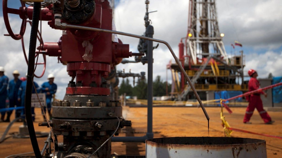 العقوبات على نفط فنزويلا تقلق إدارة بايدن قبل الانتخابات