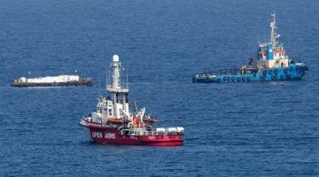 سفينة تحمل مساعدات غذائية لغزة تغادر ميناء قبرص