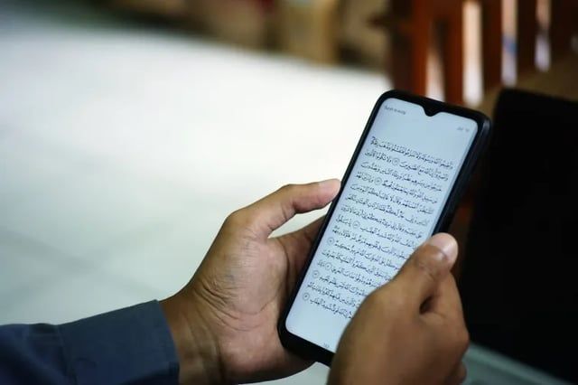 قراءة القرآن من خلال الهاتف الذكي