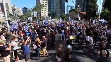 اندلاع حرب شوارع بين الشرطة الإسرائيلية والمتظاهرين في تل أبيب