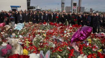 دبلوماسيون أجانب يضعون الزهور حدادا على أرواح ضحايا هجوم موسكو