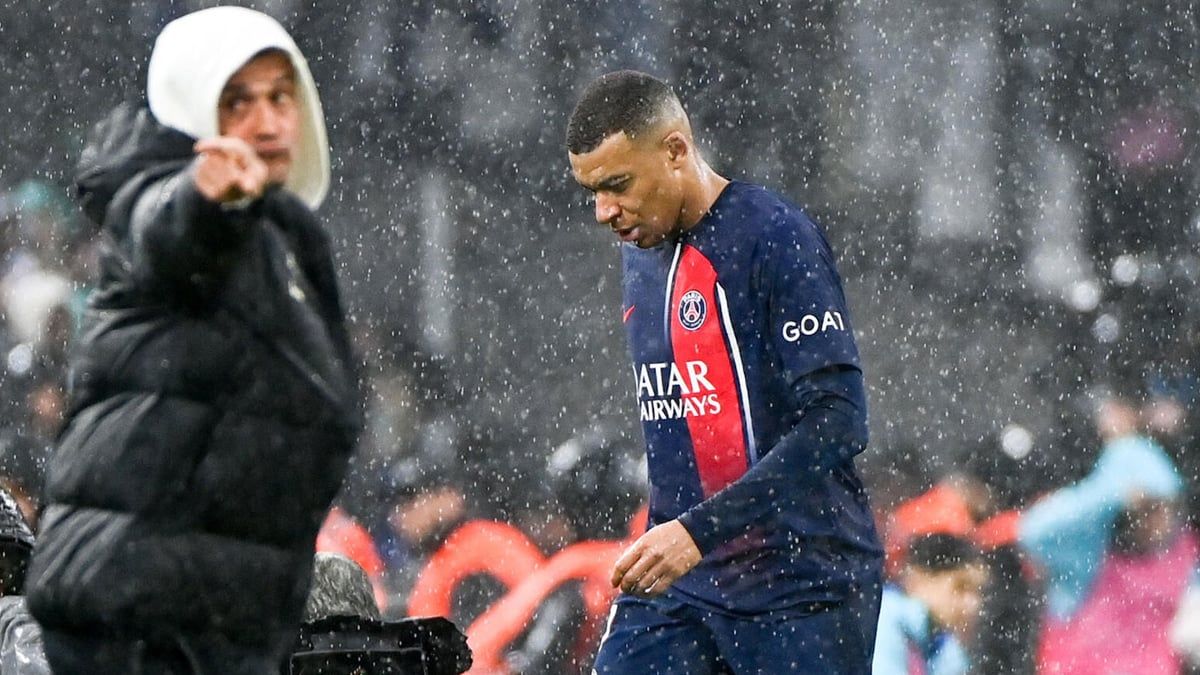 رد صادم من إنريكي على أزمة تغيير مبابي (فيديو)