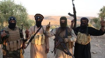 مسلحو داعش يعدمون 8 جنود سوريين في كمين صحراوي