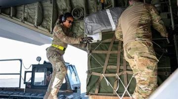 مصر والإمارات تنفذان إسقاطا جويا لمساعدات على شمال قطاع غزة