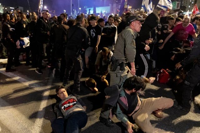 آلاف الإسرائيليين يتظاهرون في القدس ضد نتنياهو للمطالبة بانتخابات جديدة‎