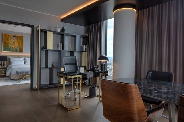 فندق يقرر بيع سرير نام عليه كريستيانو رونالدو في مزاد (صور)