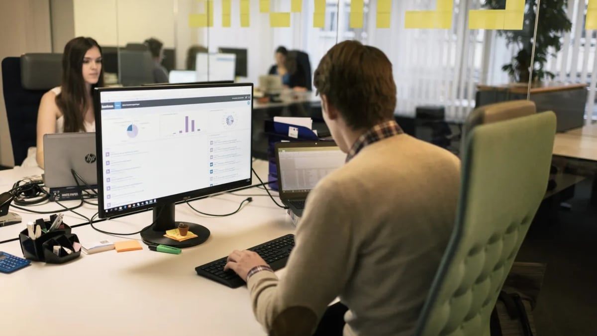 "ساعات العمل" تشهد تقلصا في 3 سنوات