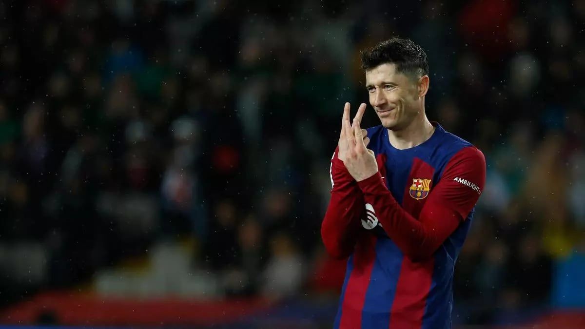 رسميًّا.. ليفاندوفسكي ينجو من "أزمة الكلاسيكو"