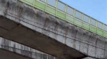 بسبب الزلزال العنيف.. اهتزاز جسور بقوة وانهيار جبل في تايوان|فيديوهات صادمة