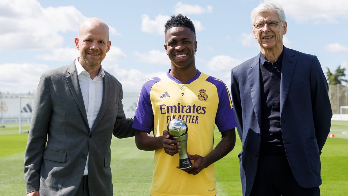 سر ظهور أرسين فينغر في تدريبات ريال مدريد (صور)