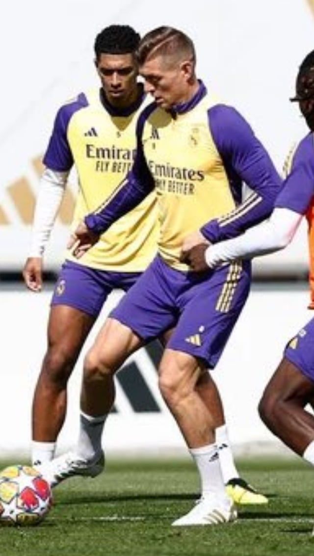 لأول مرة منذ سنوات.. كروس يظهر بحذاء جديد (صور)