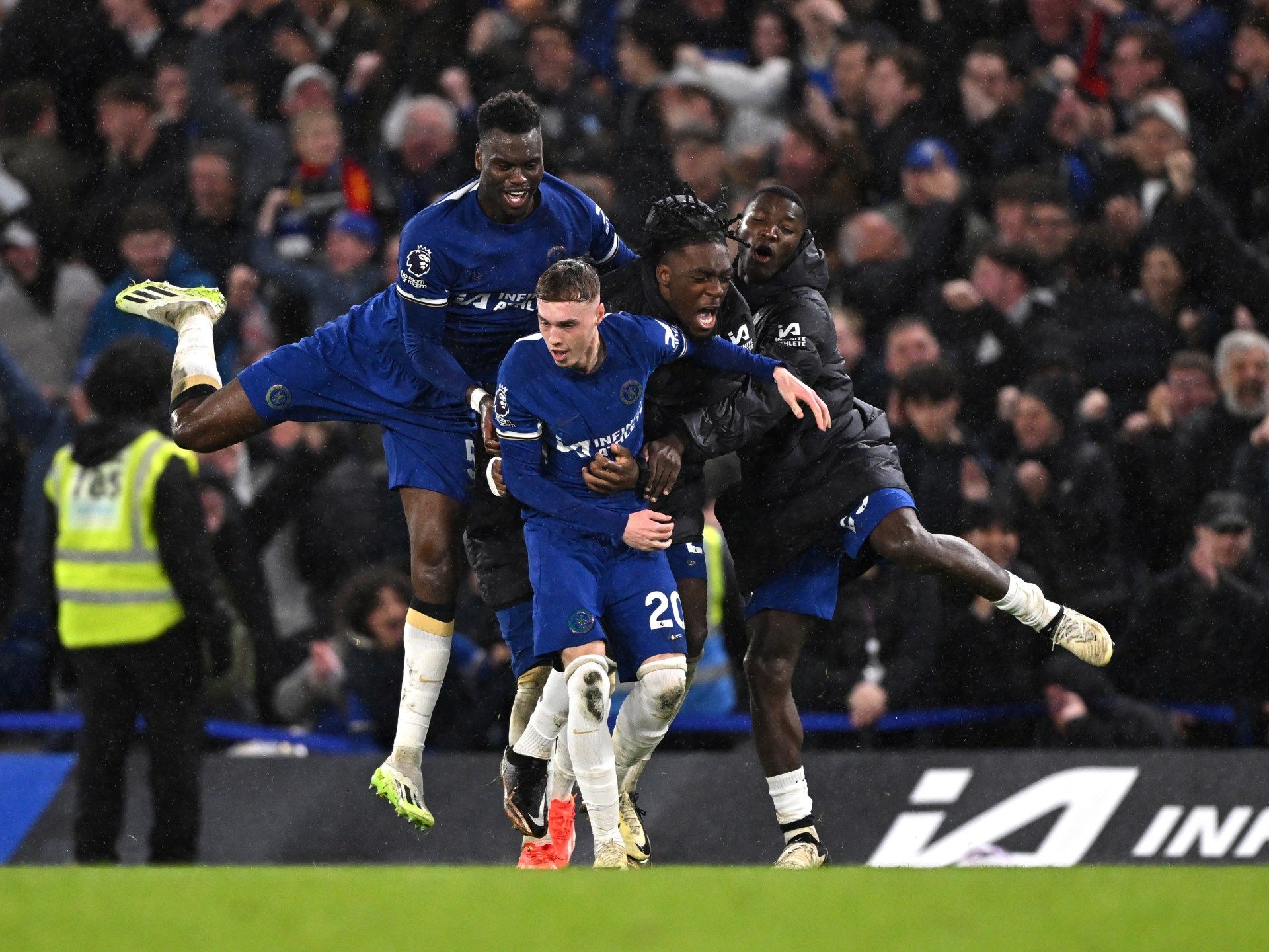 ليفربول ينتزع الصدارة وفوز “دراماتيكي” لتشلسي ضد مانشستر يونايتد - موقع الخليج الان