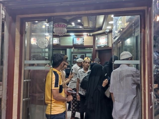 انقسام الريال اليمني يُفاقم معاناة المواطنين