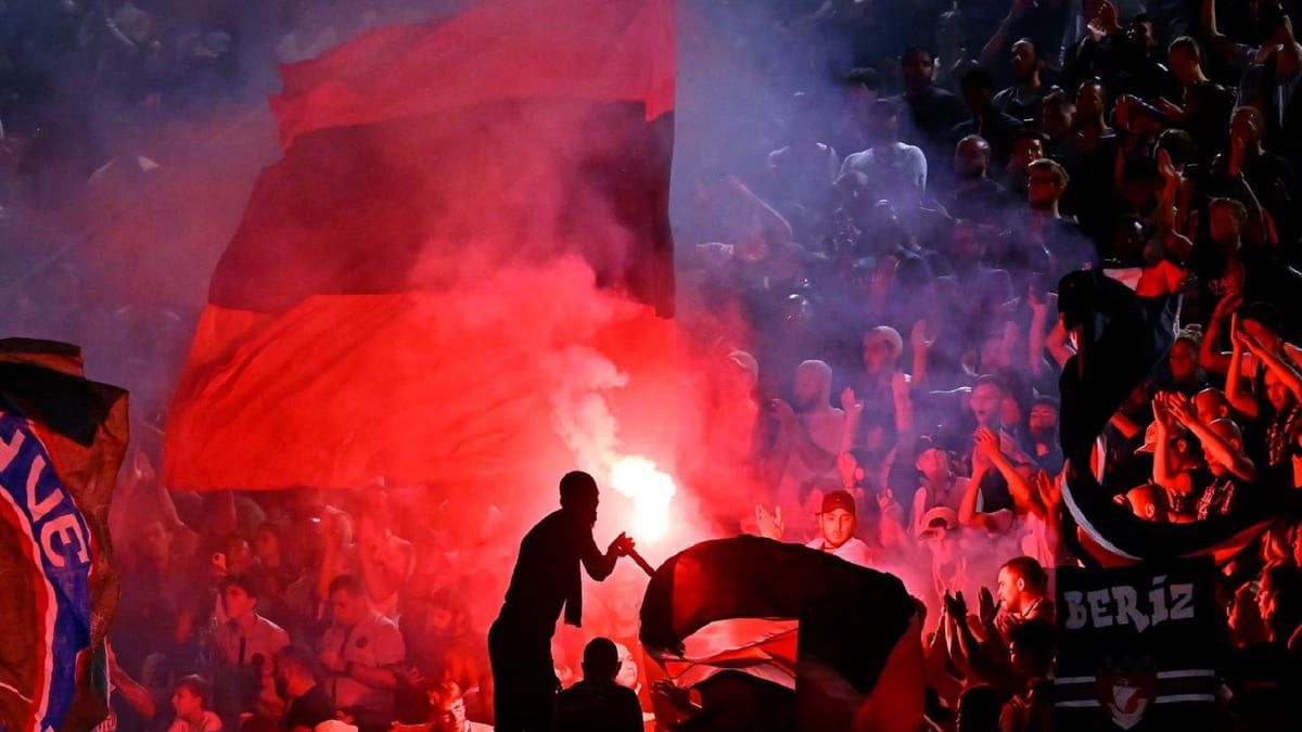 ألتراس باريس سان جيرمان يهين برشلونة في بيان ناري