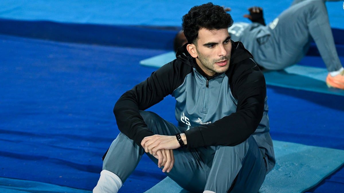 تفاعل مع حزن زيزو لاعب الزمالك بعد وفاة مدربه (صور)