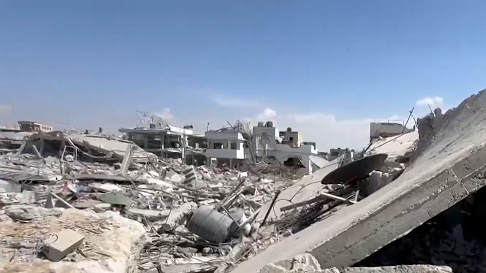 الاحتلال يخرج مستشفيات خان يونس عن الخدمة ويدمر أحياءها - موقع الخليج الان