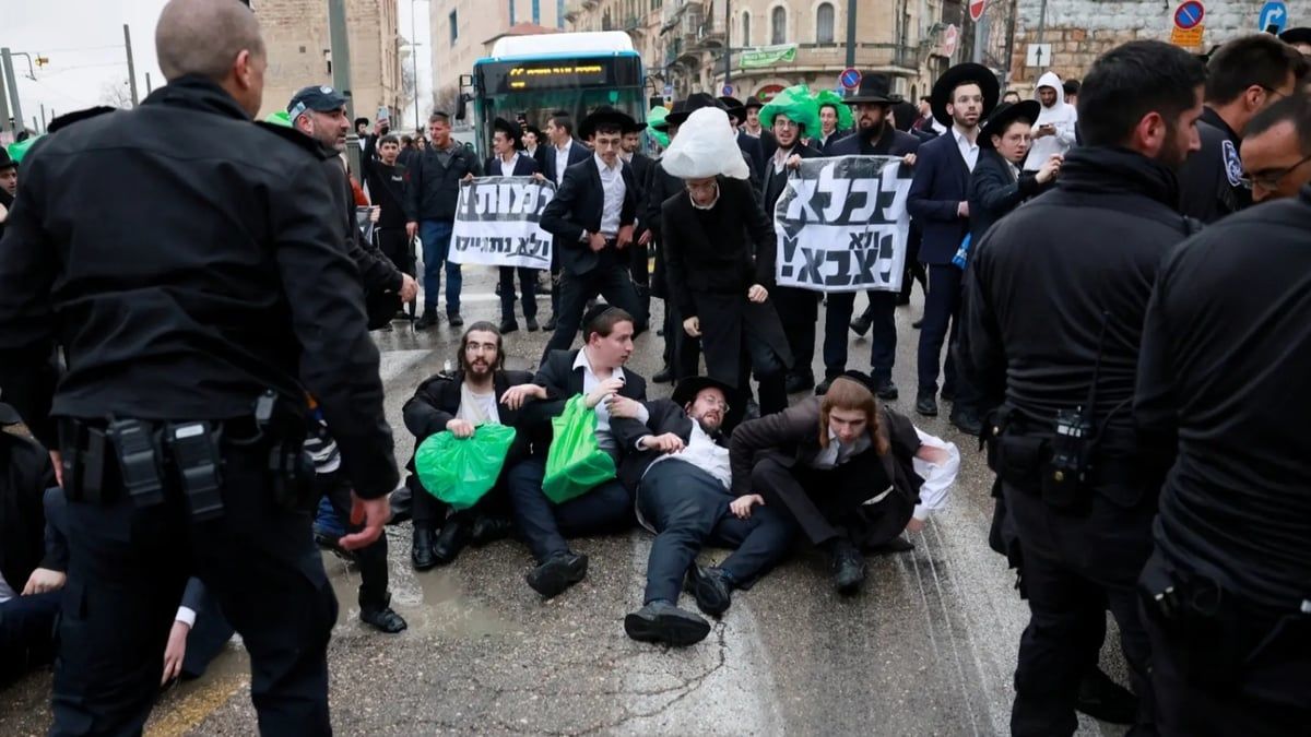 رفضًا للتجنيد.. "الحريديم" يهددون بإسقاط نتنياهو والصدام مع الجيش