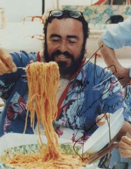 الكشف عن عادة "طريفة" مارسها أسطورة الأوبرا لوتشيانو بافاروتي