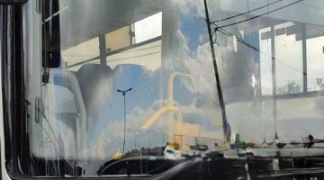 شاهد.. إطلاق نار على حافلة قرب قرية النبي إلياس بالضفة الغربية