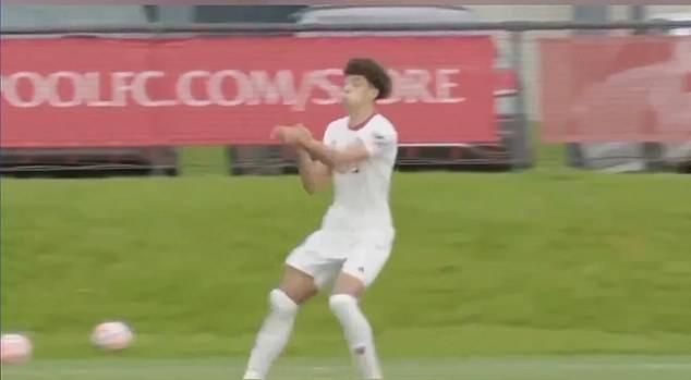 فريق مانشستر يونايتد 18 سنة يعذب ليفربول