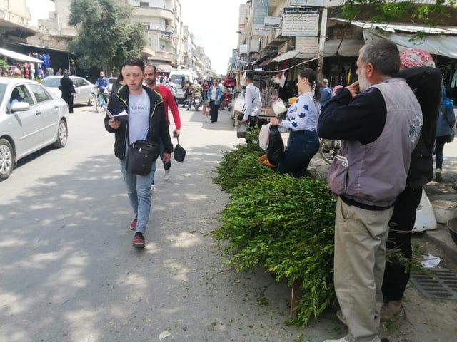 أغصان "الآس" تظلل قبور الراحلين في أول أيام العيد.. ما السبب؟