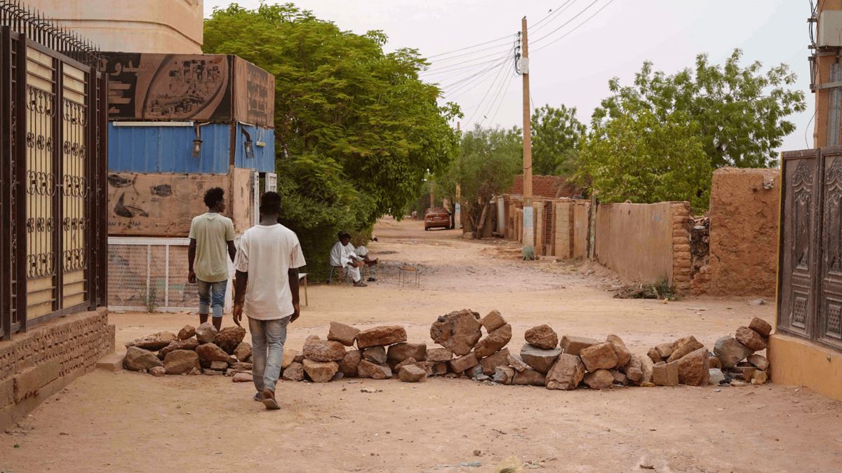 السودان.. صلاة العيد تحت دوي المدافع