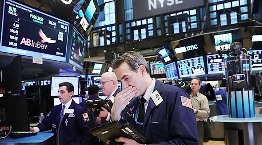 «داو جونز» يتكبد خسارة 400 نقطة تزامناً مع ارتفاع «أسعار المستهلك»