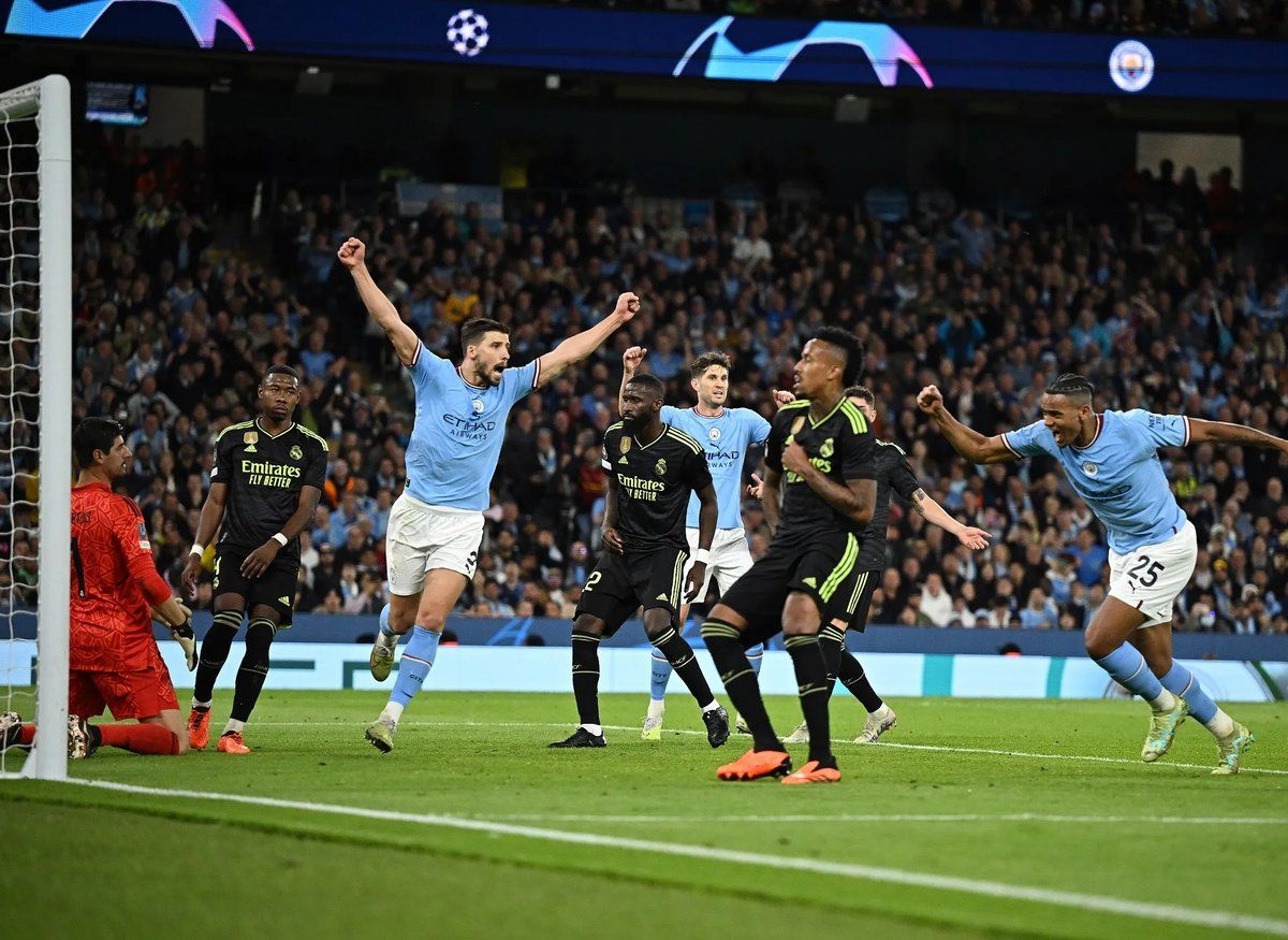 غوارديولا يشيد بأداء أحد لاعبيه في إيقاف خطر ريال مدريد