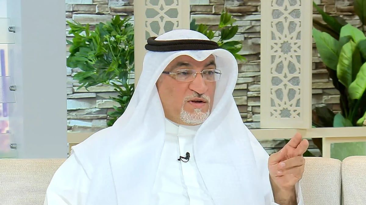 الكويت.. مدير مدرسة يثير الجدل بطريقة معايدته للطلبة (فيديو)