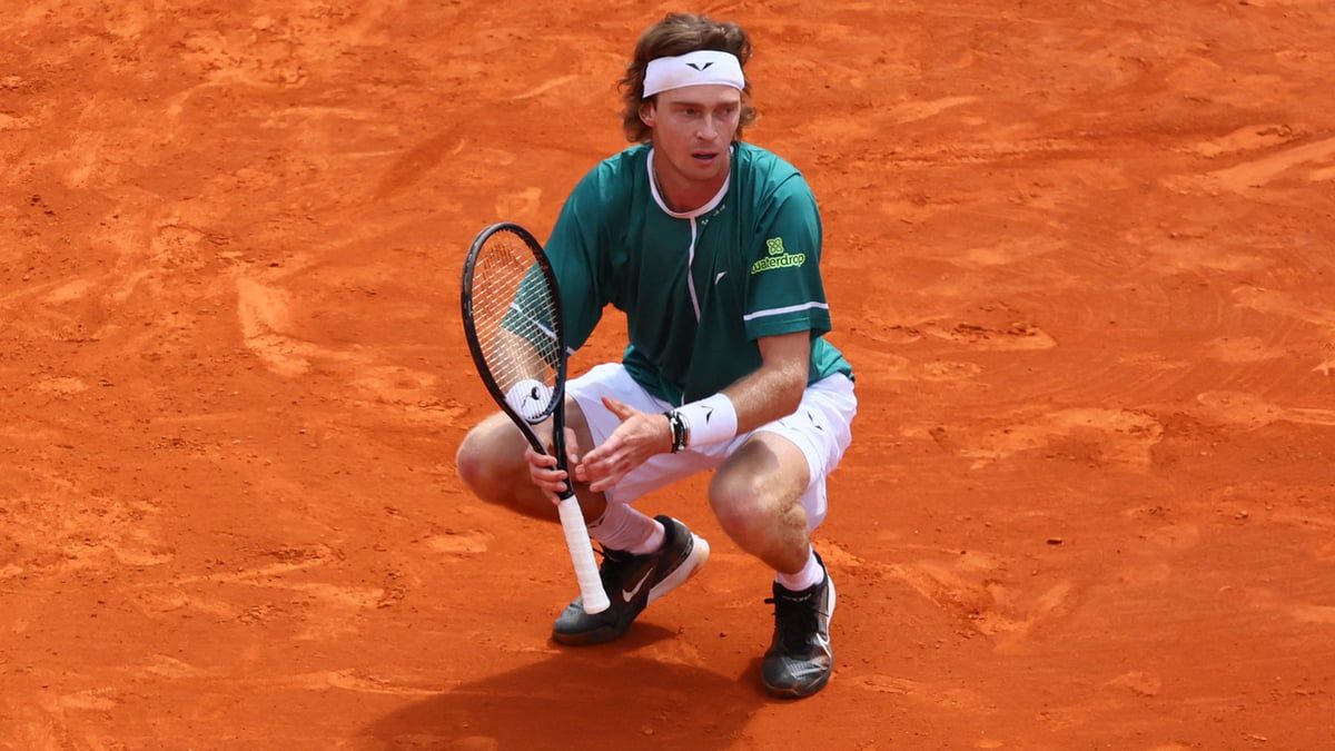 روبليف حامل اللقب يخسر في الدور الثاني لبطولة مونت كارلو للتنس