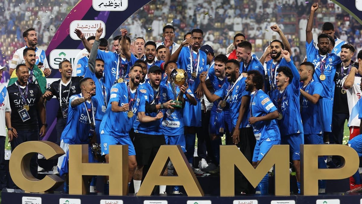 الهلال يكتسح الاتحاد ويتوج بطلا لكأس السوبر السعودي (فيديو)