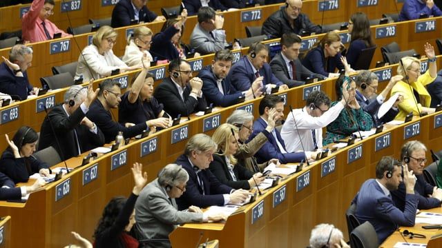 بعد نجاح اليمين المتطرف في تمريره.. هل يدخل "ميثاق الهجرة" الأوروبي حيز التنفيذ؟