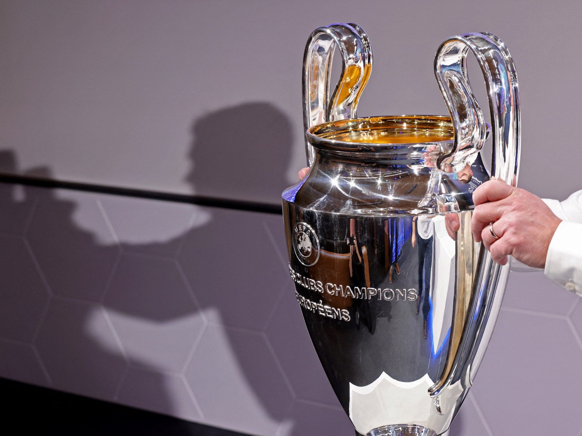 ريال مدريد وبرشلونة في النهائي.. توقعات الفائز بلقب دوري أبطال أوروبا - موقع الخليج الان