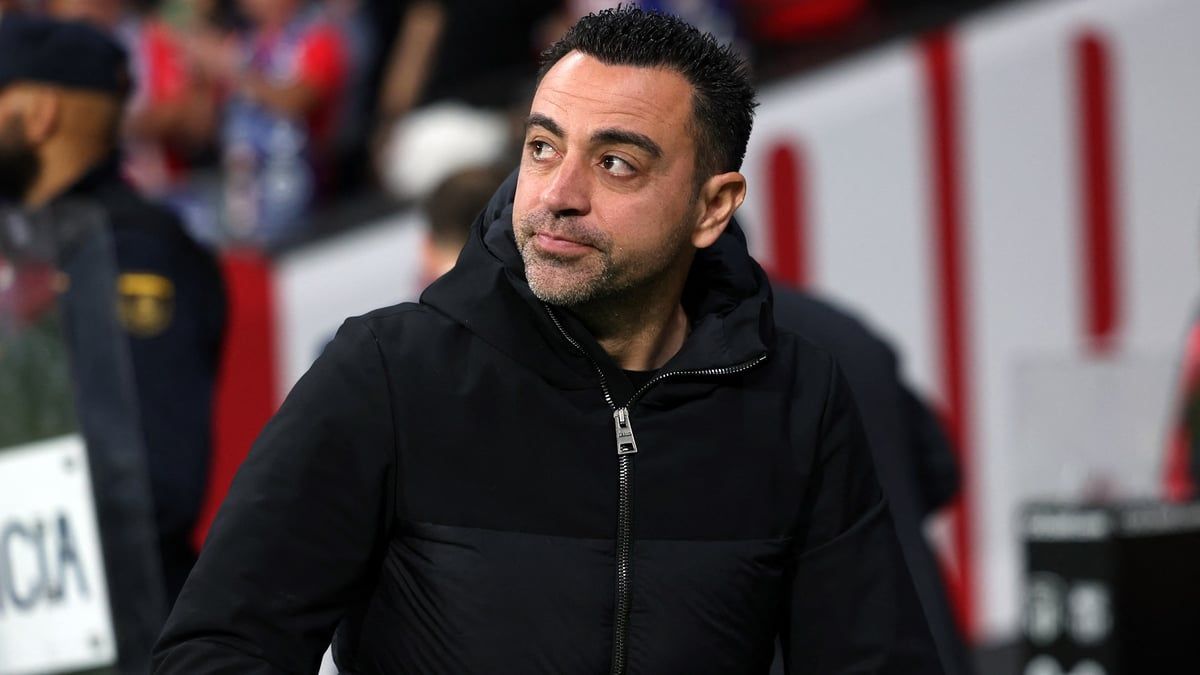 برشلونة متفائل باستمرار تشافي