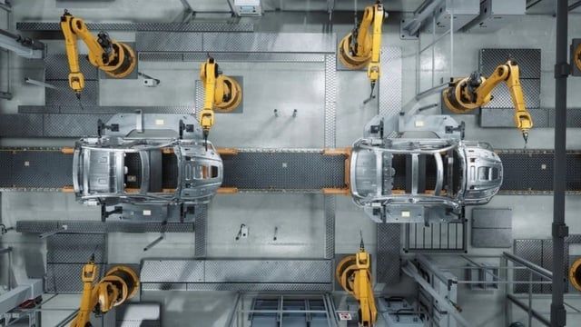 ما مصير العمال حين تتحول صناعة السيارات بالكامل إلى الكهرباء؟