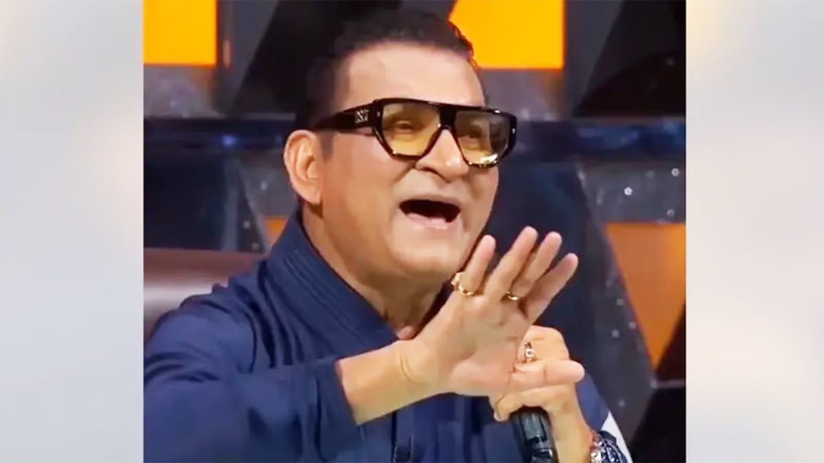 انتشار فيديو يُظهر الشبه الكبير بين موسيقار هندي والراحل حسني مبارك