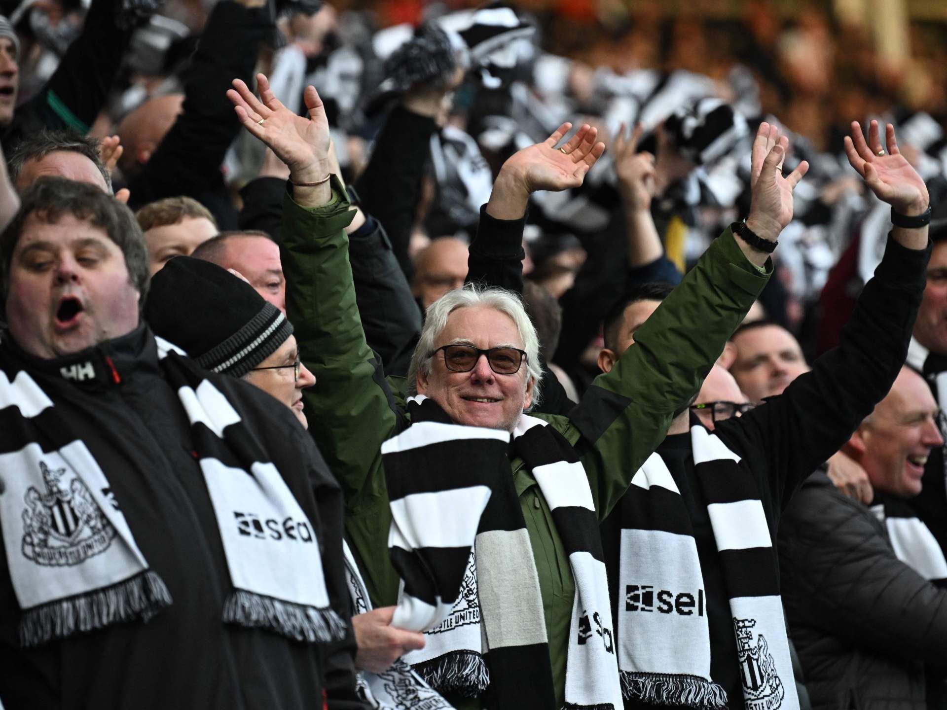 لتجربة صخب الملاعب.. نيوكاسل يقدم قمصانا “صوتية” لمشجعيه الصم - موقع الخليج الان