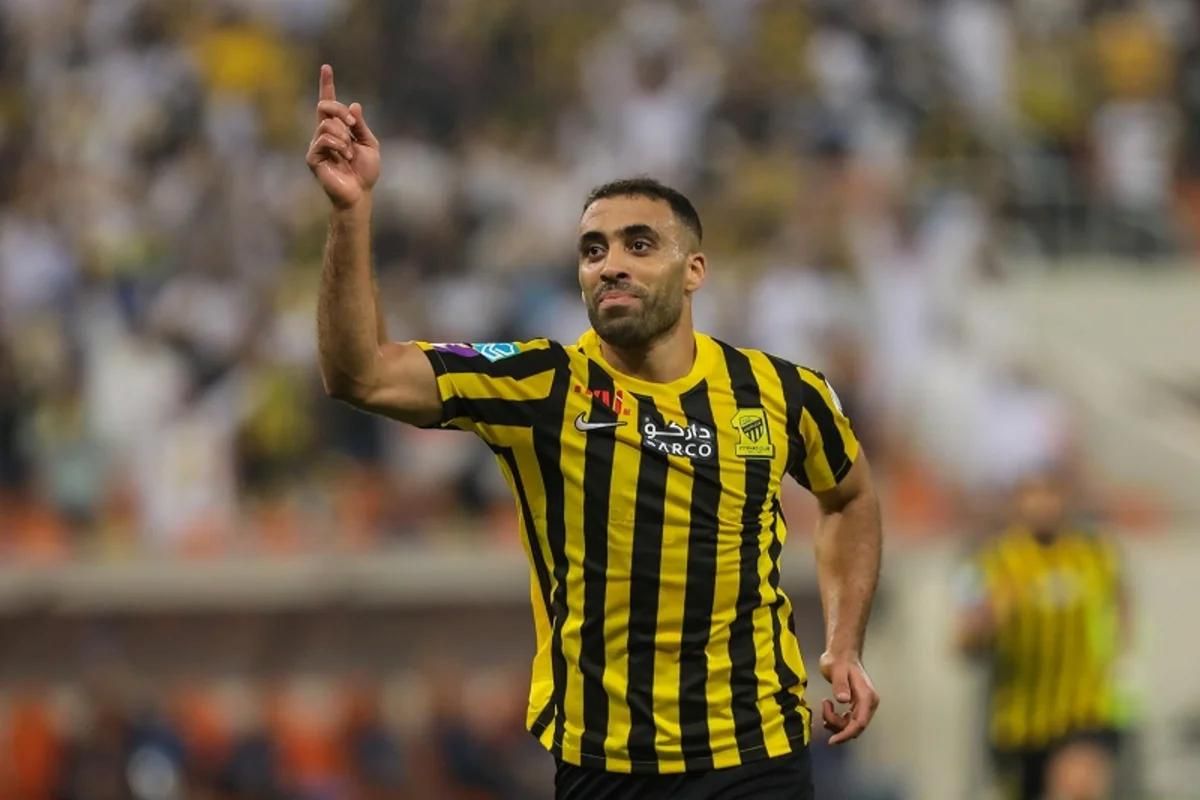 تعليق الحريري والبلوي على واقعة الاعتداء على اللاعب "حمدالله".. من أمن العقوبة أساء الأدب - موقع الخليج الان