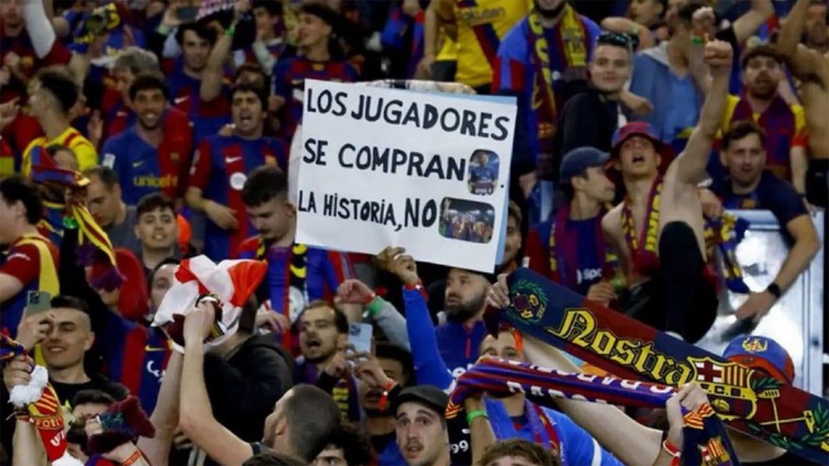 القبض على اثنين من مشجعي برشلونة بسبب تحية هتلر (فيديو)