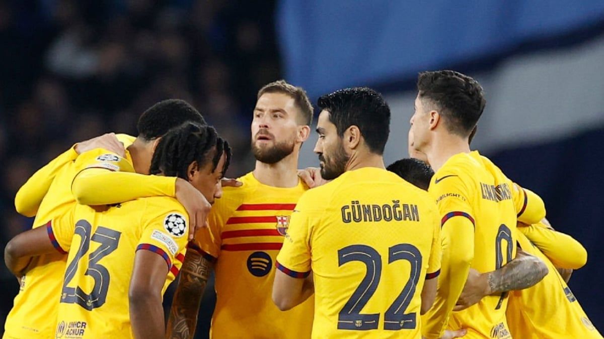 مدافع برشلونة يصدم مشجعي ناديه بتصرف غريب (صورة)