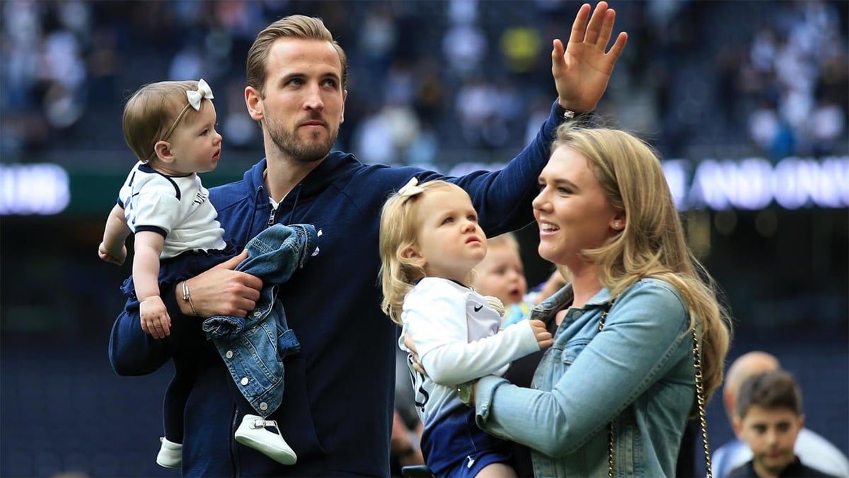 حادث مروري يصيب 3 من أبناء هاري كين (صور)