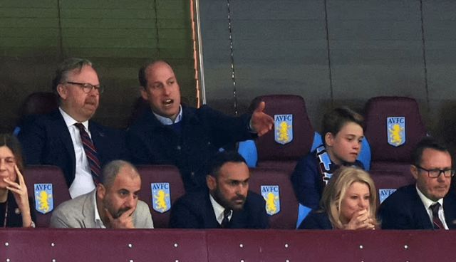 للمرة الأولى منذ أزمة كيت.. الأمير ويليام يحضر مباراة مع طفله (صور)