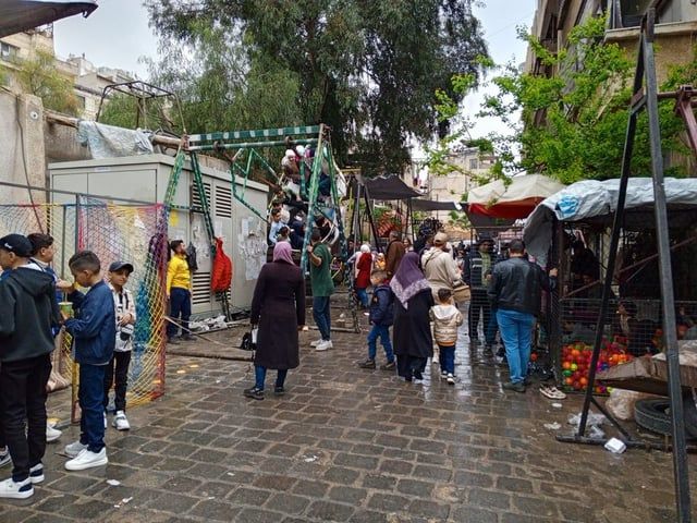 أطفال سوريا.. العيد بثياب مستعملة وبلا "عيديات"