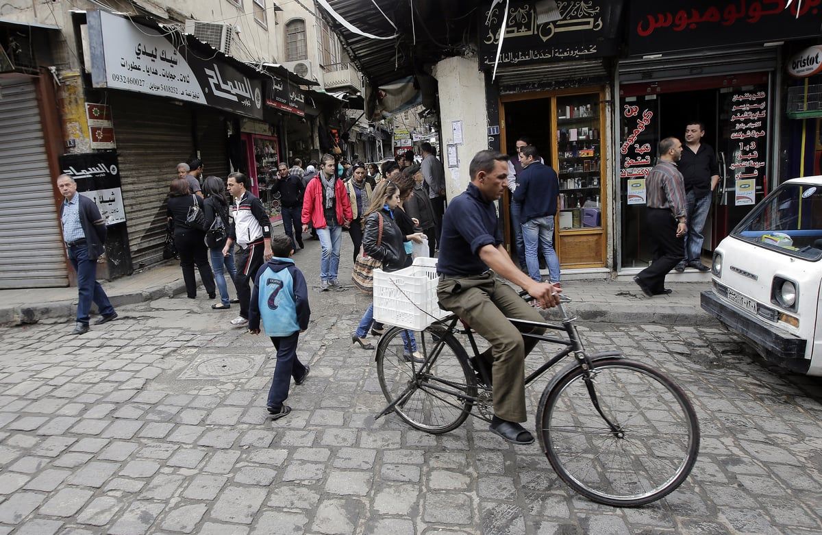 أطفال سوريا.. العيد بثياب مستعملة وبلا "عيديات"