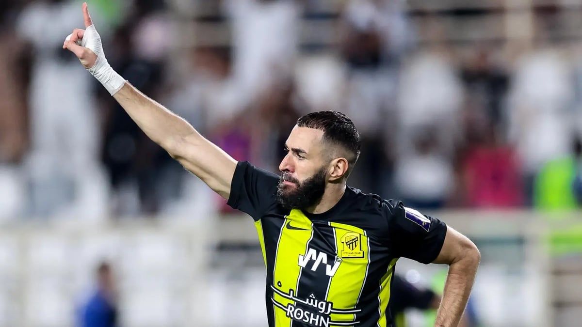 بنزيما يفرض "شروطا مستحيلة" للاستمرار مع الاتحاد