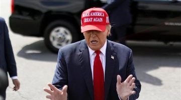 ترامب يقترح تقديم قروض لأوكرانيا بدلا من “توزيع الهدايا”