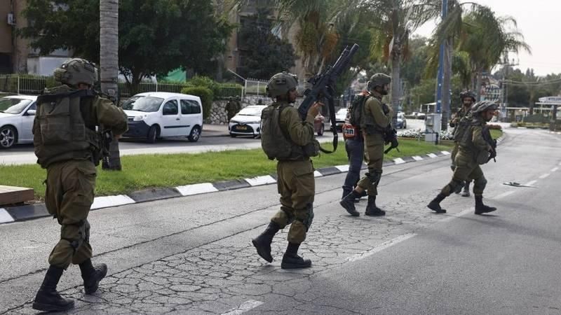 إسرائيل تغلق مدارسها وتستنفر قواتها