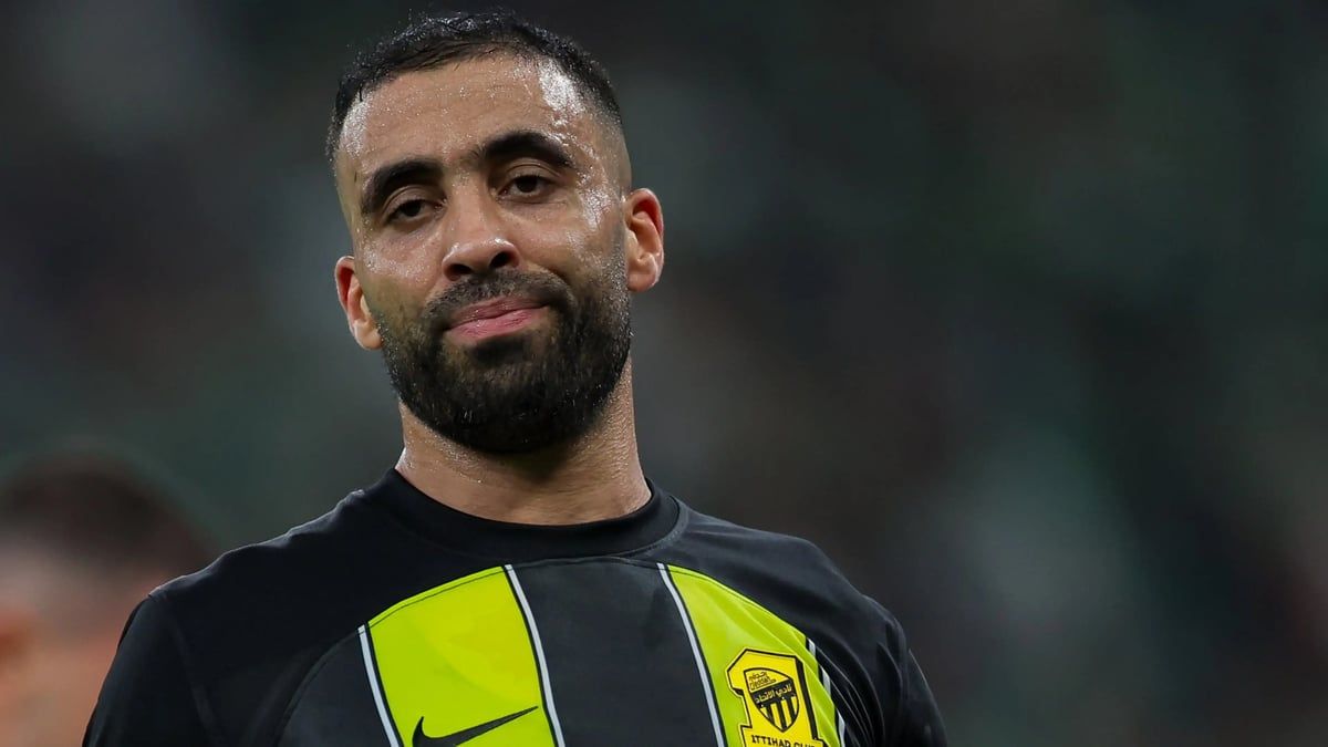 مفاجآت جديدة.. كشف سر اعتداء المشجع على عبد الرزاق حمد الله بالعصا