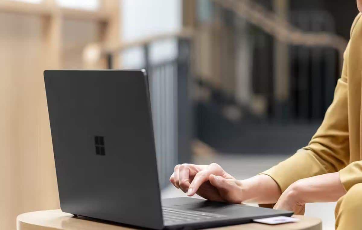 مقارنة بين حاسوبي Surface Laptop 6 و MacBook Air M3 - موقع الخليج الان