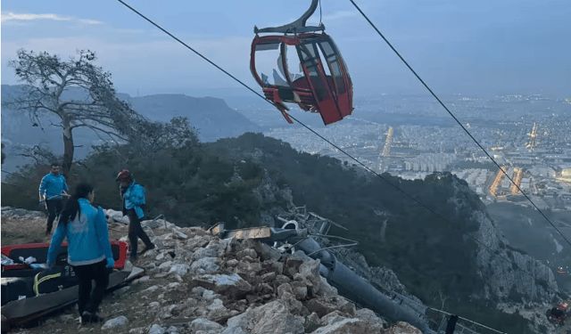 حادث تلفريك مروع في تركيا.. مصرع شخص واحتجاز 184 في الجو (صور)